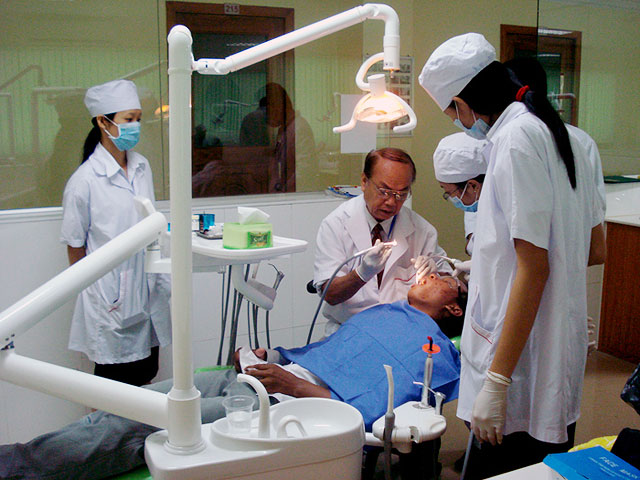 <strong>Selecting Cosmetic Dentists</strong>